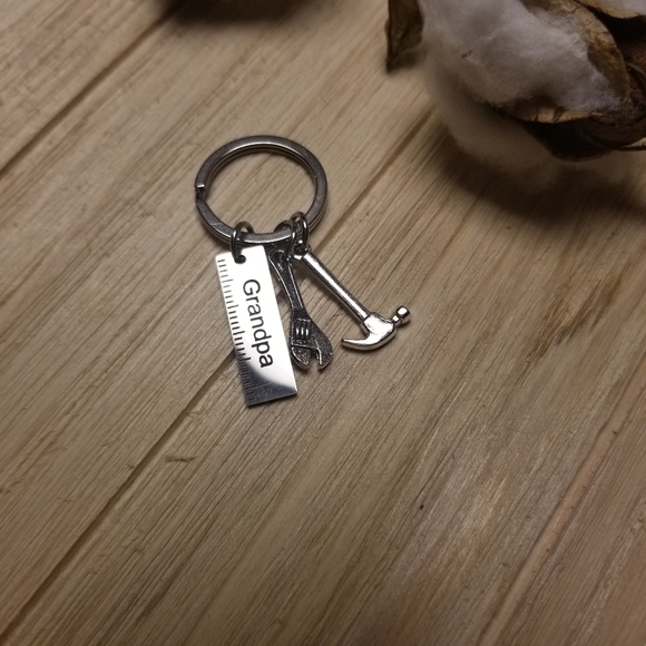 🛠🛠🛠Cutest Grandpa KeyChain with tools - Picture 5 of 5